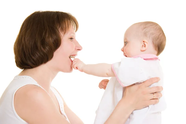 Mãe com um bebê em um fundo branco . — Fotografia de Stock