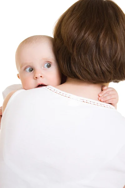 Madre con un bambino su uno sfondo bianco . — Foto Stock