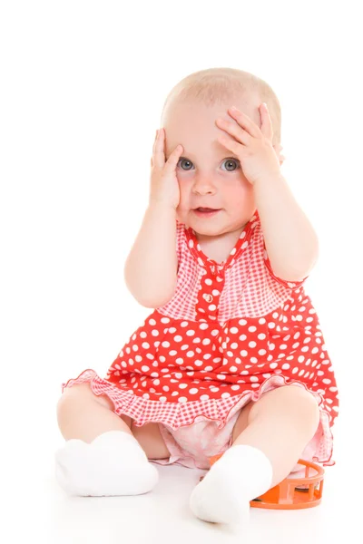 Baby in jurk op een witte achtergrond. — Stockfoto