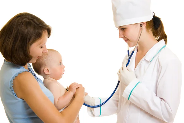 Doktor s dítětem na bílém pozadí. — Stock fotografie