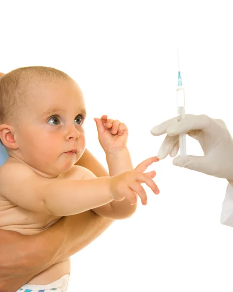 Beyaz zemin üzerinde bebek aşıları. — Stok fotoğraf
