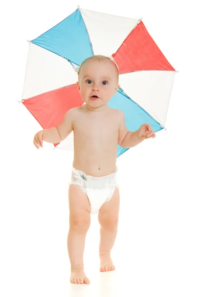 A gyerek, egy a fején napernyőt. — Stock Fotó