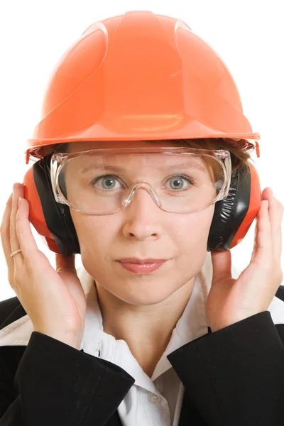 Forretningskvinde i en hjelm på en hvid baggrund . - Stock-foto