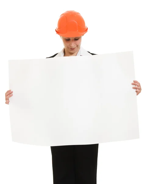 Бізнес-леді в шоломі на білому тлі . — стокове фото