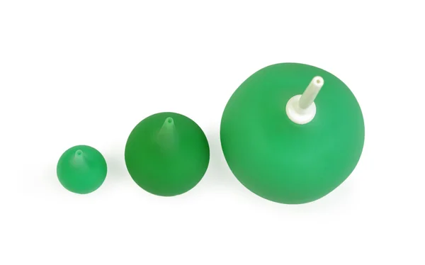 Зеленая груша для шприцев на белом фоне — стоковое фото