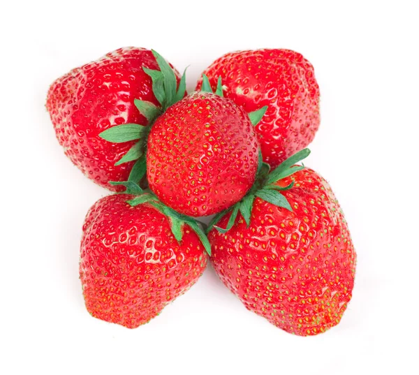 Rijpe aardbeien geïsoleerd op witte achtergrond — Stockfoto