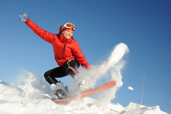 Frau auf Snowboard — Stockfoto