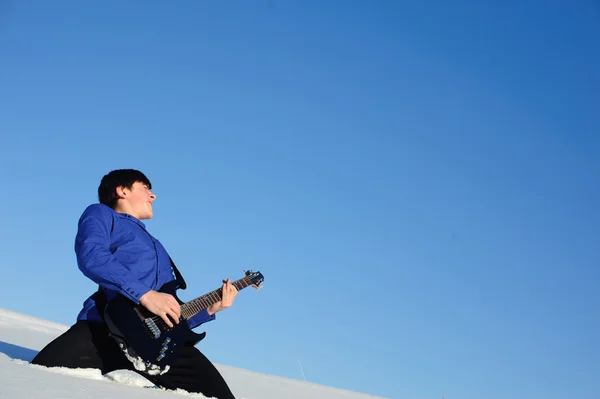 Гра гітарист — стокове фото