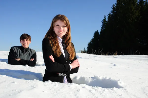 Tieners in de sneeuwjacht — Stockfoto