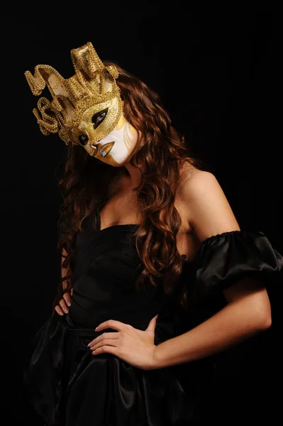 Sexy Frau in goldener Party-Maske — Stockfoto