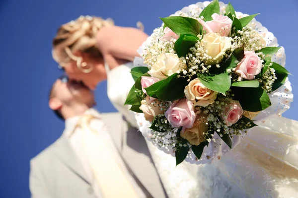 Kussen bruiloft paar — Stockfoto