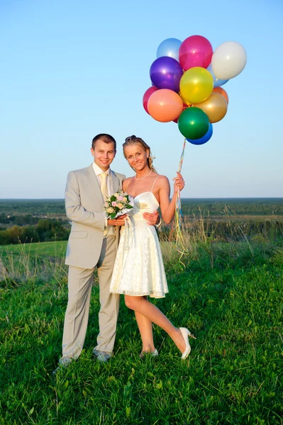 Усміхаючись весілля пари — стокове фото