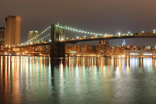 夜のブルックリン橋します。 — ストック写真
