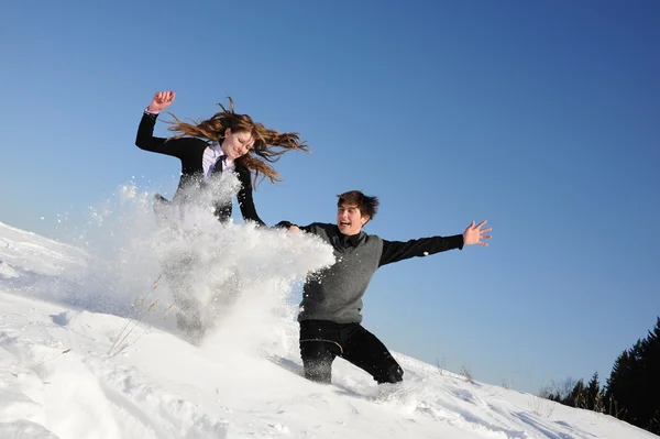 Dwóch nastolatków szczęśliwy, skoki — Zdjęcie stockowe