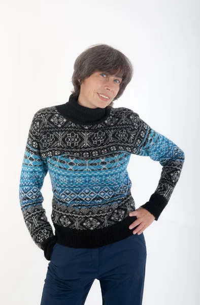 Donna in un maglione — Foto Stock