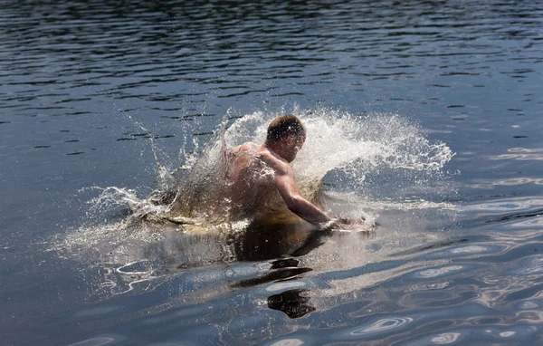 Saltar en el agua —  Fotos de Stock