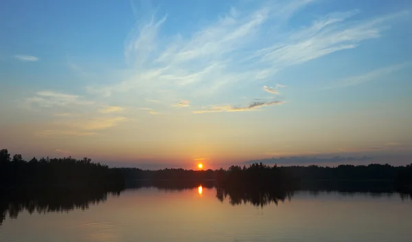 Lago su un tramonto — Foto Stock