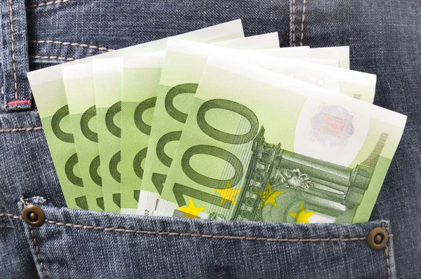 Dinero en euros en fondo de bolsillo jeans — Foto de Stock