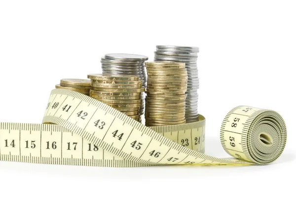 Stapel van munten met het meten van de tape — Stockfoto