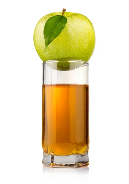 Glass of green apple juice with fruit isolated — Stock Photo, Image