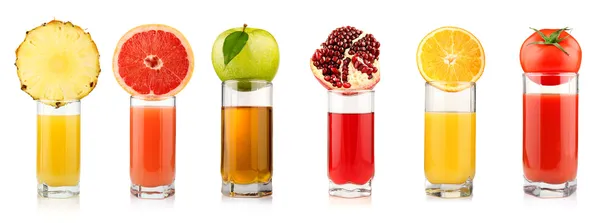 Набір тропічних фруктових соків в окулярах ізольовані — стокове фото