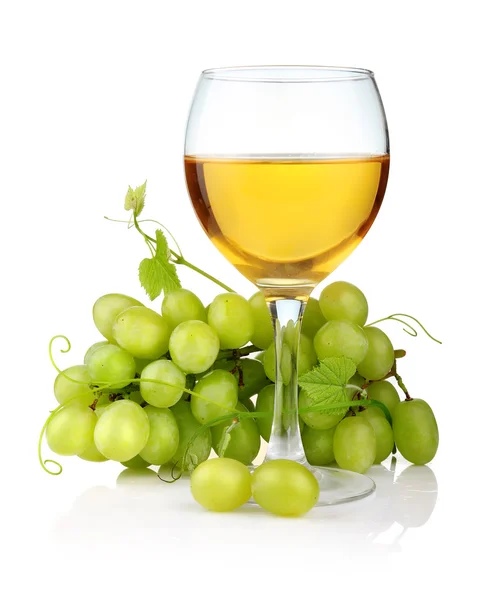 Glass of wine and grape branch isolated on white — Stock Photo, Image