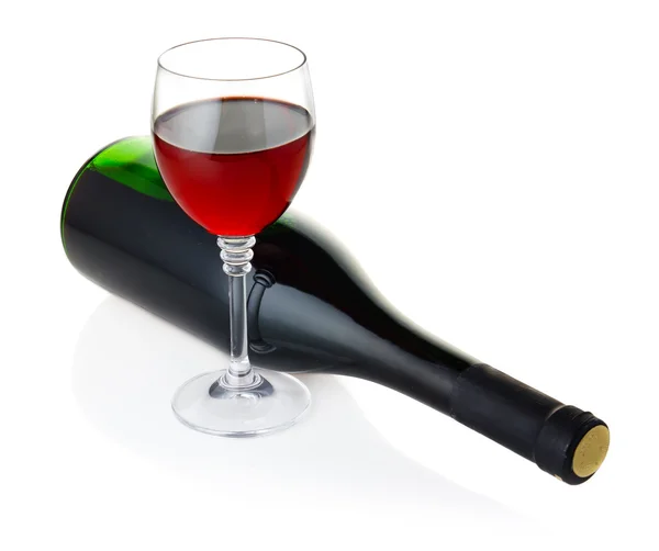 Bottle and goblet of red wine isolated on white — Stock Photo, Image
