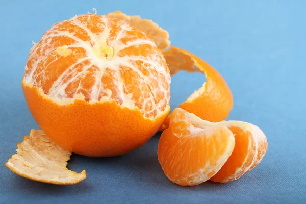 Mandarinky s oloupané kůže — Stock fotografie