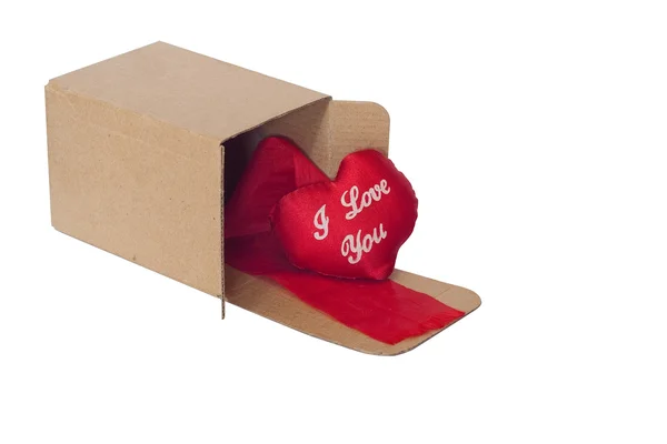 Otevřený box a červené srdce izolovaných na bílém — Stock fotografie