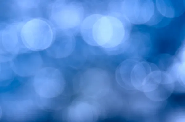 Fond de Noël - flocons de neige argentés sur fond bleu — Photo