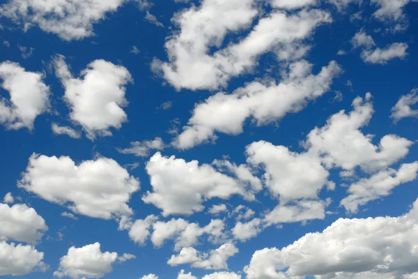Cludy himmel bakgrund — Stockfoto