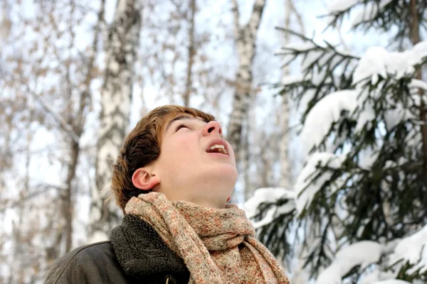 Teenager im Winter — Stockfoto