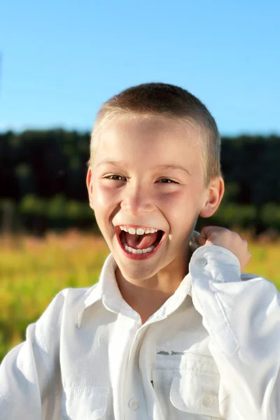 Gelukkige jongen — Stockfoto