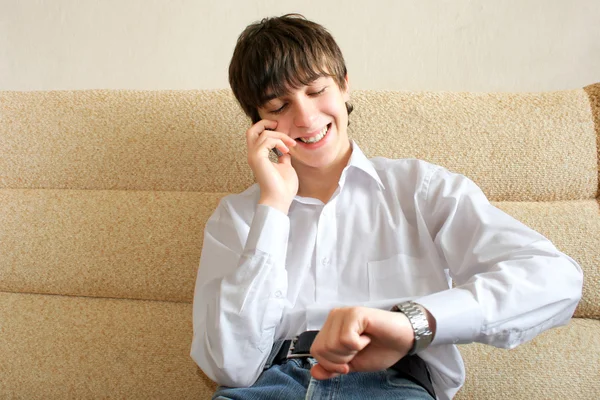 Adolescente con teléfono — Foto de Stock
