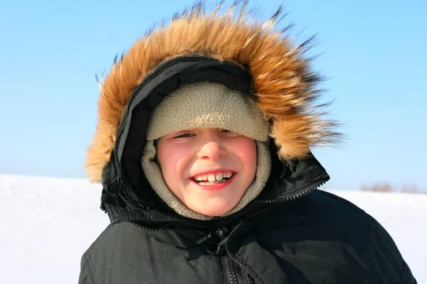 Хлопчик в зимовий період — стокове фото