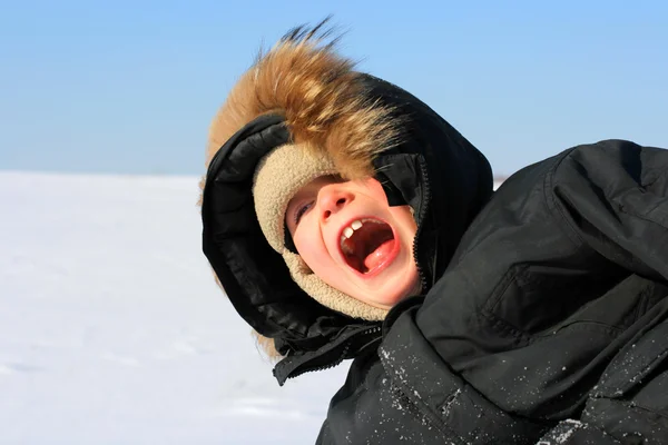 Pojke i vinter — Stockfoto