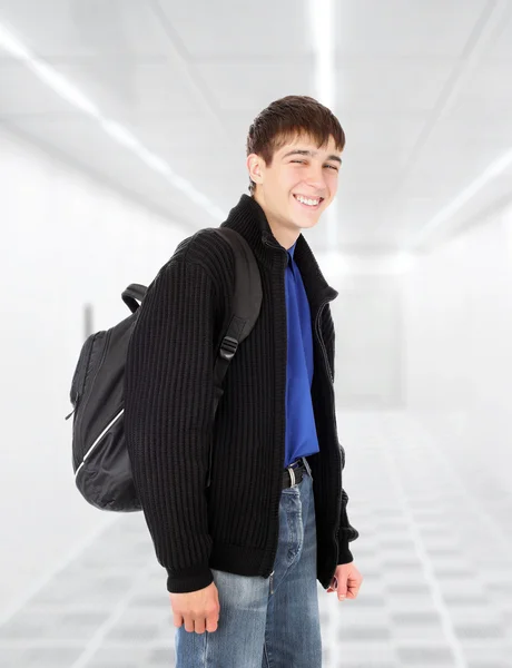 Nastolatek z plecak — Zdjęcie stockowe