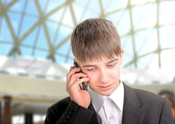 Adolescente con telefono cellulare — Foto Stock