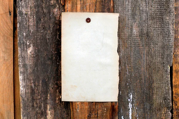 Papel en blanco sobre fondo de madera — Foto de Stock