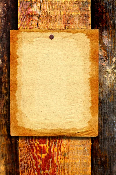 木制背景上的空白纸张 — 图库照片