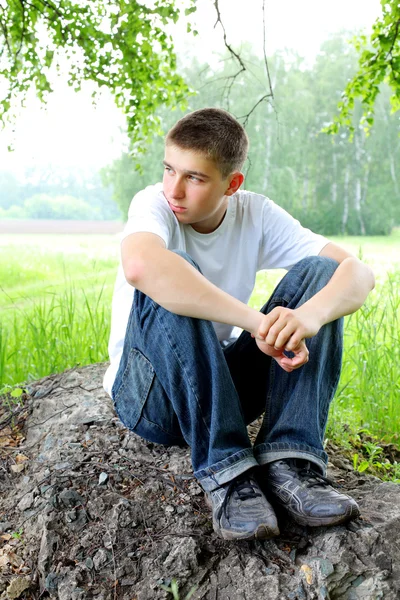Smutny nastolatek — Zdjęcie stockowe