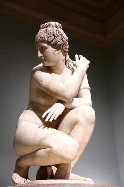 Estatua de mármol antiguo de Afrodita — Foto de Stock