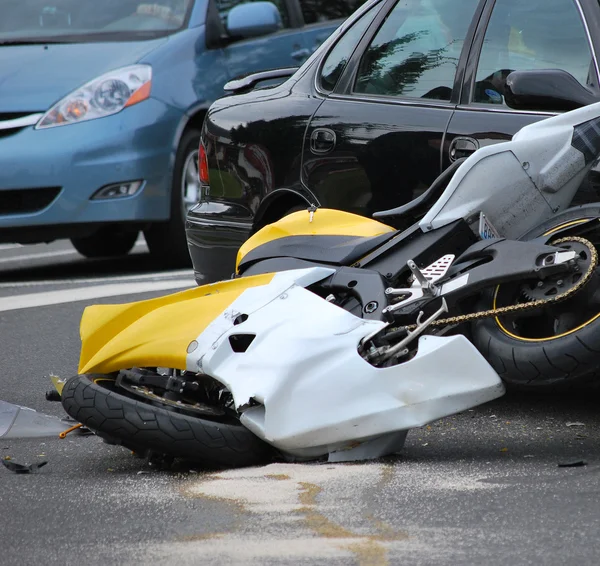 Nehoda na motocyklu. — Stock fotografie