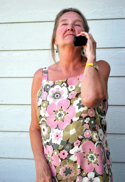 Mobiele telefoon gesprek. — Stockfoto