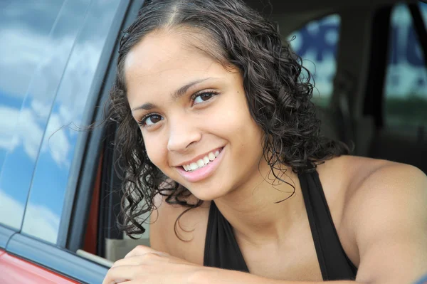 Afro-Amerikaanse vrouwelijke schoonheid. — Stockfoto