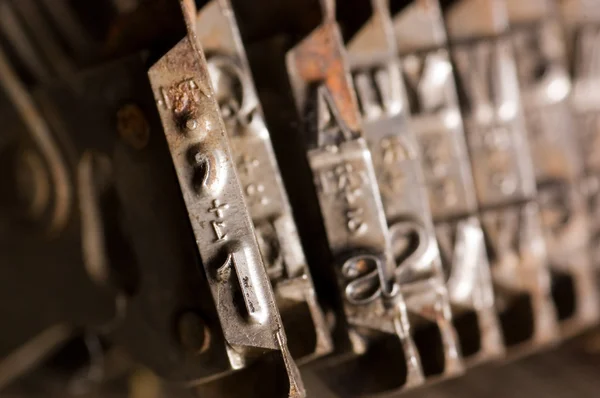 Texto antiguo mecanografía letra máquina de escribir barra de tipos —  Fotos de Stock