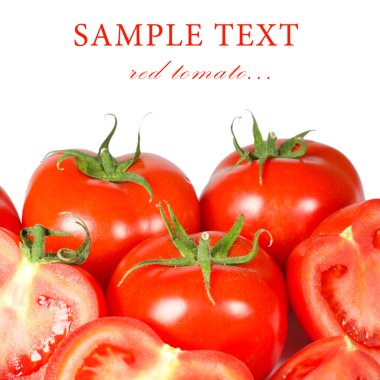 Beyaz üzerine kırmızı taze domates.