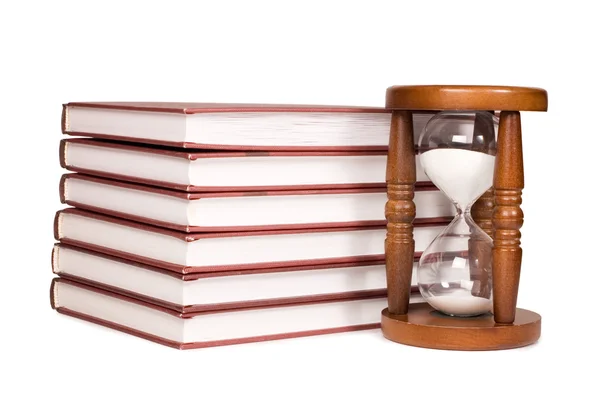 Годинники і книга ізольовані на білому — стокове фото
