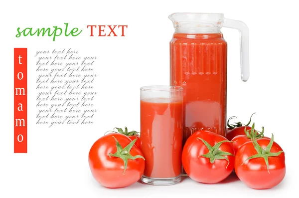 Tomate rojo fresco aislado sobre blanco —  Fotos de Stock