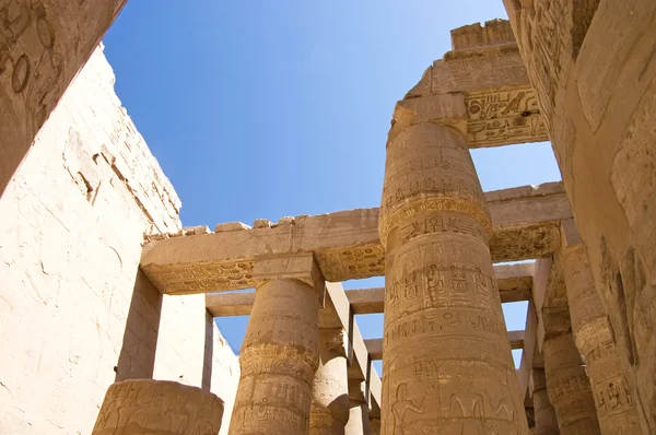 Kolommen in karnak tempel, luxor, Egypte — Stockfoto